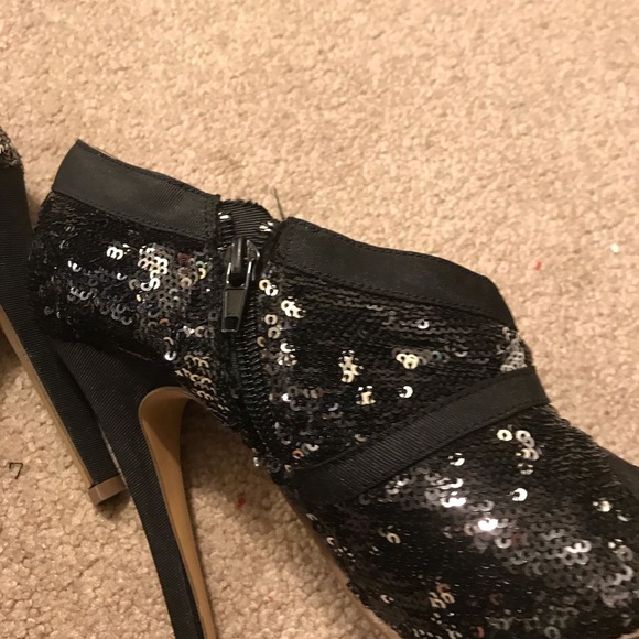 BOGO 1/2 OFF: 3 1/2” black heels with a bling - Picture 2 of 8